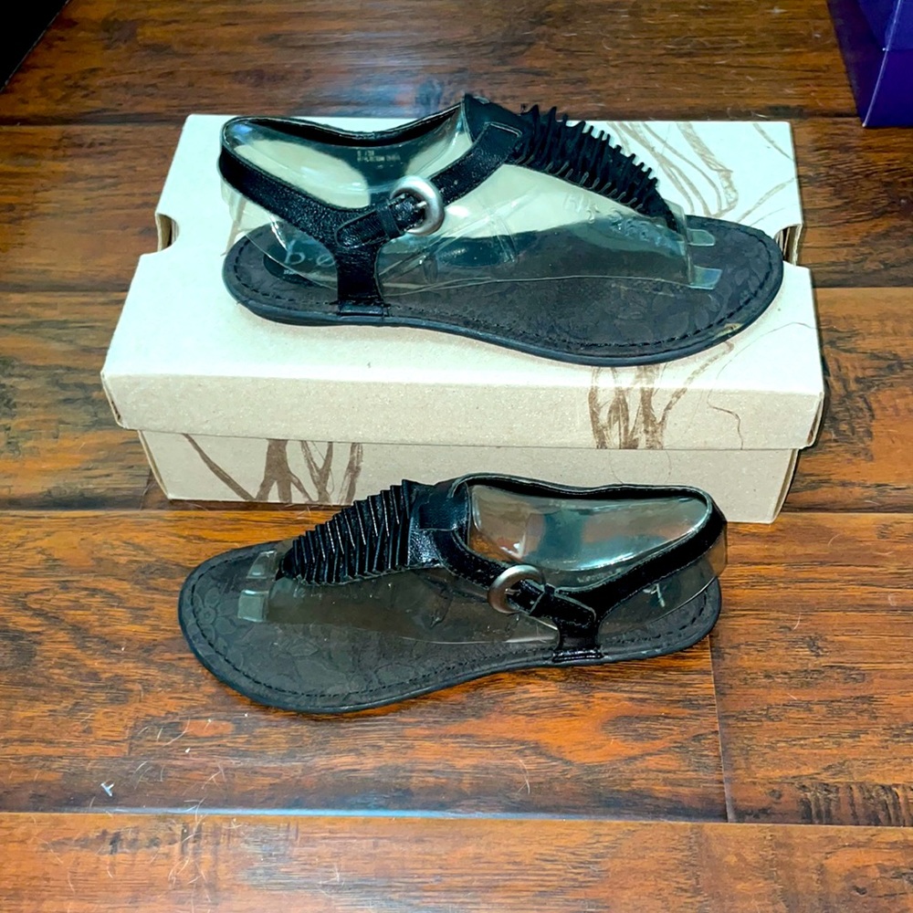 b.o.c ruffle sandals
